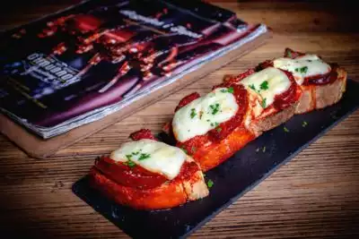 Tartines de Sobrassada gratinée - Le Chaudron 66