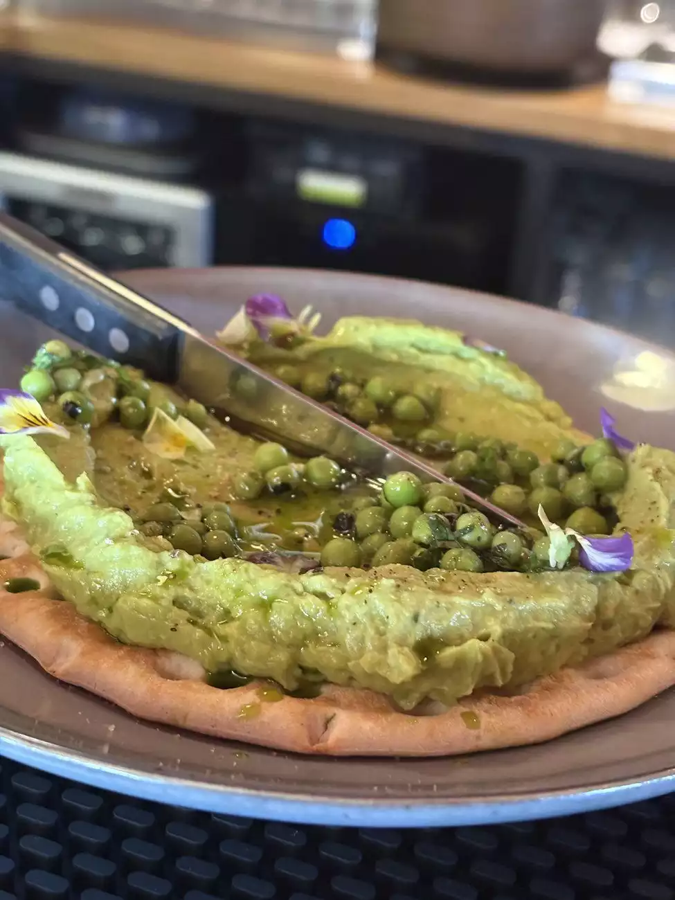 Tartinade du moment (Guacamole avocat-petits pois) - Le Chaudron 66